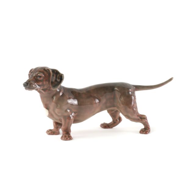 A MEISSEN FIGURE OF A  STANDING DACHSHUND