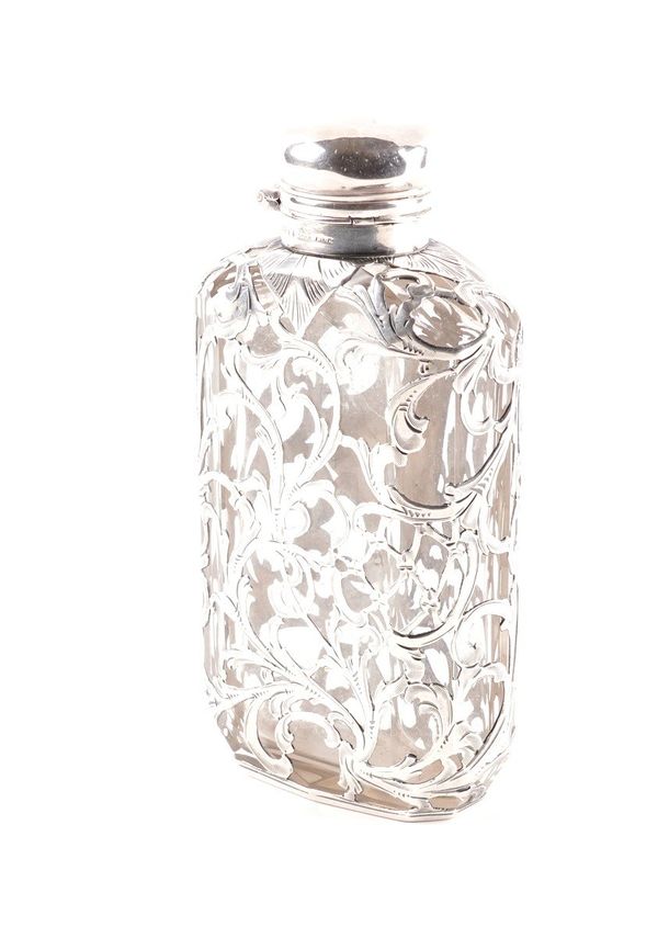 AN AMERICAN STERLING SILVER MOUNTED GLASS SPIRIT FLASK