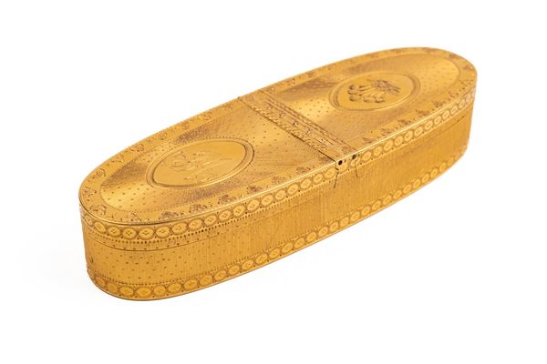 A CORNELIUS BLAND GOLD OVAL ENGRAVED SNUFF BOX IN A CASE