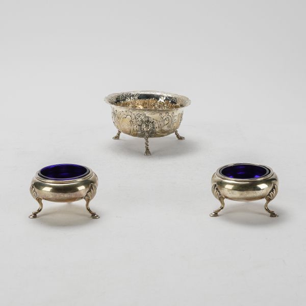 A VICTORIAN SILVER BOWL AND A PAIR OF VICTORIAN SILVER SALTS (3)