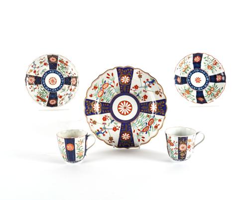 A SMALL GROUP OF WORCESTER `JAPAN' PATTERN PORCELAIN (5)