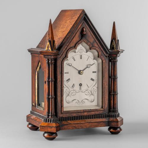 AN EARLY VICTORIAN AND BRASS-INLAID MANTEL TIMEPIECE