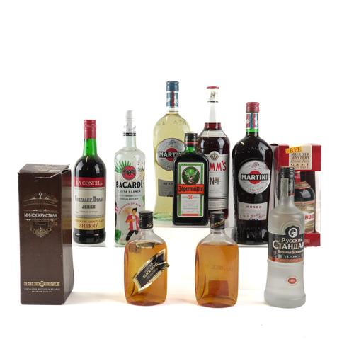 ELEVEN BOTTLES OF SPIRITS INCLUDING A BOTTLE OF DRAMBUIE AND MARTINI (11)