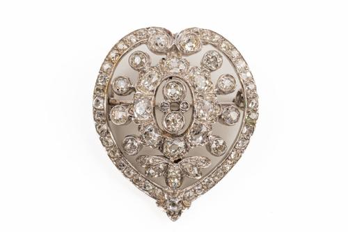 A DIAMOND BROOCH (2)