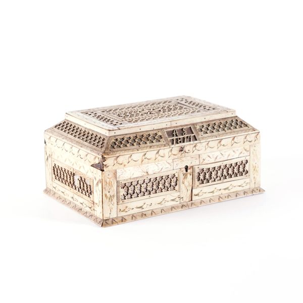 A RUSSIAN KHOLOMOGORY BONE CASKET DATED 1817