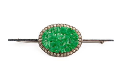 A JADE AND SEED PEARL BAR BROOCH (2)