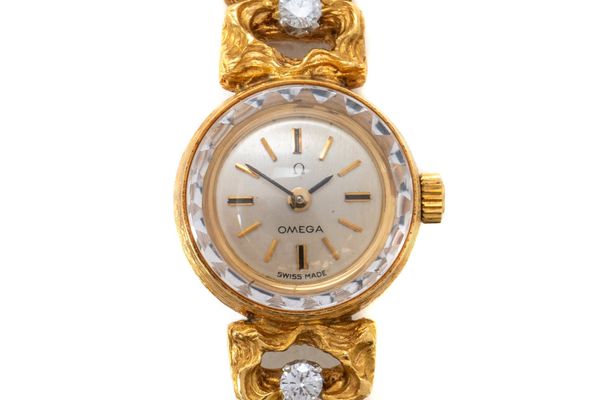 A LADY'S OMEGA WATCH (2)