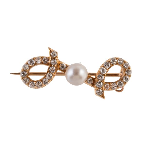 A PEARL AND DIAMOND BAR BROOCH (2)
