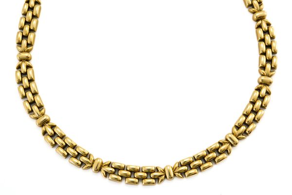 A 9CT GOLD BRICK-LINK NECKLACE