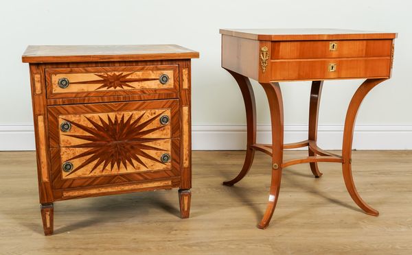 AN INLAID WALNUT AND KINGWOOD THREE DRAWER PETITE COMMODE OF 18TH CENTURY ITALIAN DESIGN (2)