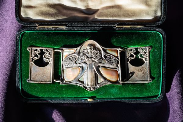 KATE HARRIS FOR HUTTON & SONS; A SILVER AND MOTHER-OF-PEARL THREE PIECE WAISTBELT BUCKLE