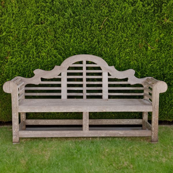 BARLOW TYRIE; A TEAK LUTYENS GARDEN BENCH (3)