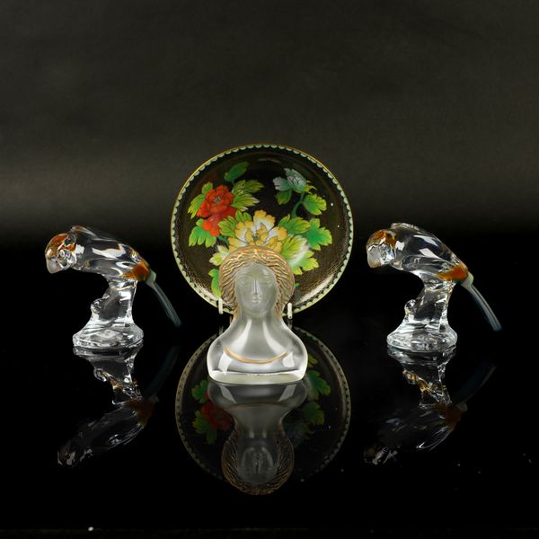 A DAUM CRYSTAL LIMITED EDITION SMALL BUST OF THE MADONNA (4)