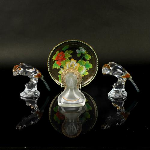 A DAUM CRYSTAL LIMITED EDITION SMALL BUST OF THE MADONNA (4)