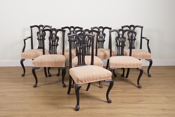 A SET OF EIGHT 18TH CENTURY STYLE MAHOGANY DINING CHAIRS (8)