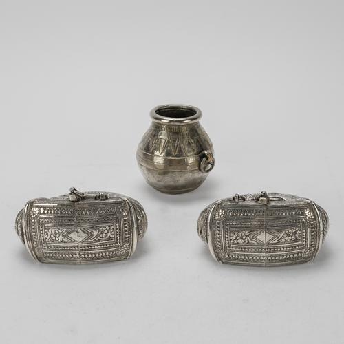 A GROUP OF MIDDLE EASTERN WARES (3)