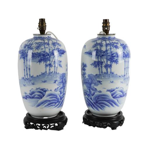 A PAIR OF JAPANESE BLUE AND WHITE BALUSTER VASE TABLE LAMPS (2)