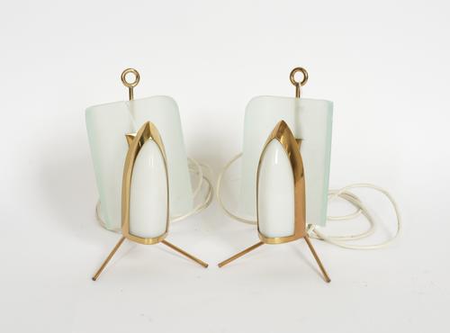 ARREDOLUCE: A PAIR OF ITALIAN BRASS AND FROSTED GLASS TABLE LAMPS (2)
