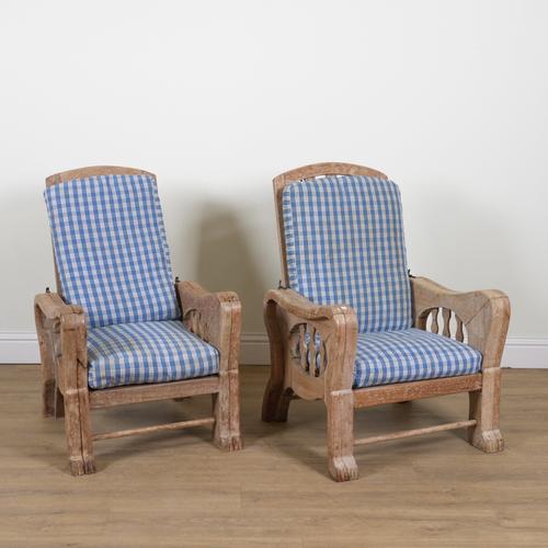 AN EARLY 20TH CENTURY OAK THREE PIECE SUITE (3)