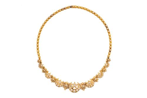 A DIAMOND AND PEARL MOON NECKLACE (2)