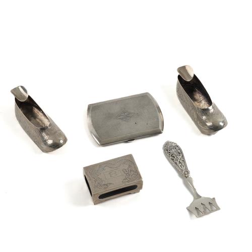 A GROUP OF ASIAN AND FOREIGN WARES (5)