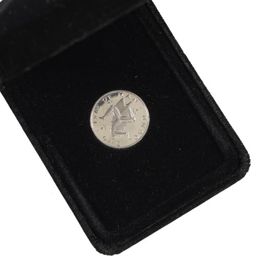 AN ISLE OF MAN PLATINUM PROOF ONE POUND