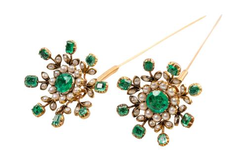 A PAIR OF GOLD, EMERALD AND PEARL PINS
