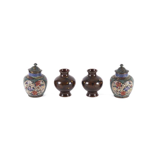 A PAIR OF JAPANESE BRONZE VASES (4)