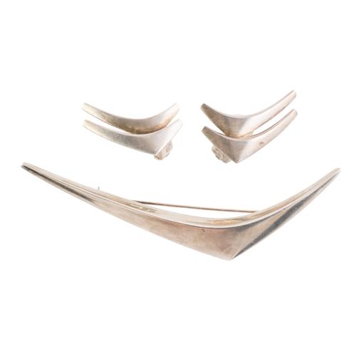 AN ANTON MICHELSEN BROOCH AND EARRINGS (3)
