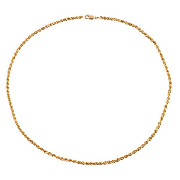 A ROPE CHAIN NECKLACE