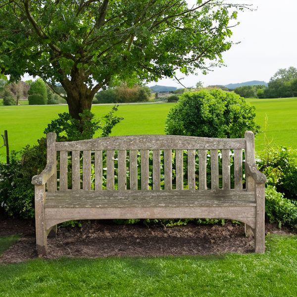 A HARDWOOD GARDEN BENCH