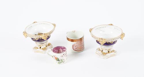 A SMALL GROUP OF ENGLISH CERAMICS (4)