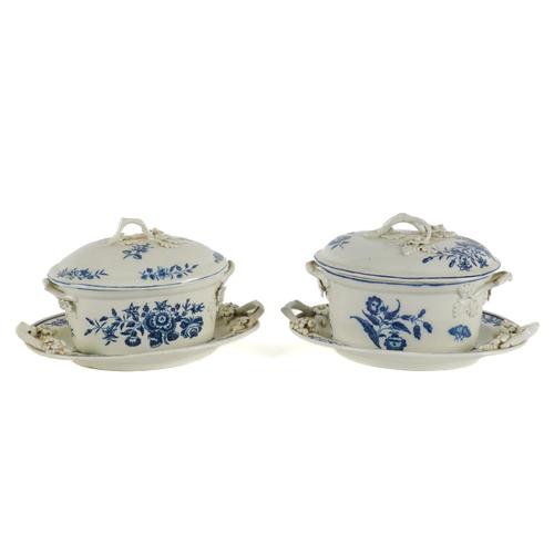 A WORCESTER BLUE AND WHITE OVAL BUTTER TUB, COVER AND STAND (6)