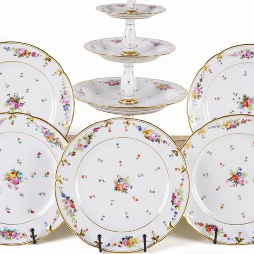 A PARIS (EDOUARD HONORE) PORCELAIN DESSERT SERVICE (18)
