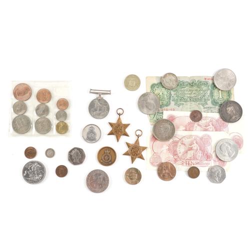 A GROUP OF COINS AND MEDALS (28)