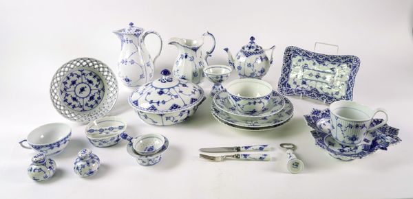 A ROYAL COPENHAGEN ASSEMBLED BLUE AND WHITE TABLE SERVICE