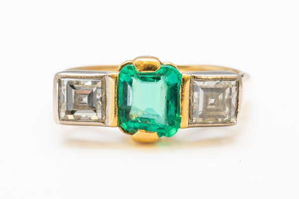 AN EMERALD AND DIAMOND THREE STONE RING (5)