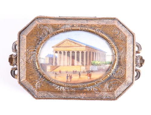 OF GRAND TOUR INTEREST: A GILT-METAL SNUFF BOX WITH PAINTED COPPER PLAQUE