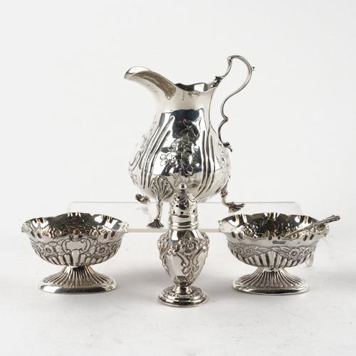 A VICTORIAN SILVER MILK JUG AND FOUR FURTHER ITEMS (5)