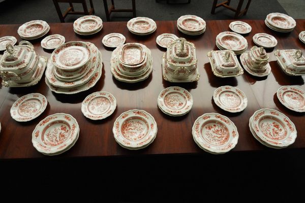 AN EXTENSIVE ENGLISH PORCELAIN `INDIAN TREE' PATTERN PART DINNER SERVICE