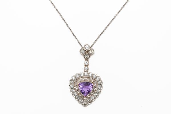 A DIAMOND AND AMETHYST PENDANT NECKLACE (2)