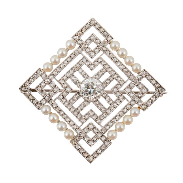 AN ART DECO GEOMETRIC DIAMOND AND PEARL BROOCH (2)