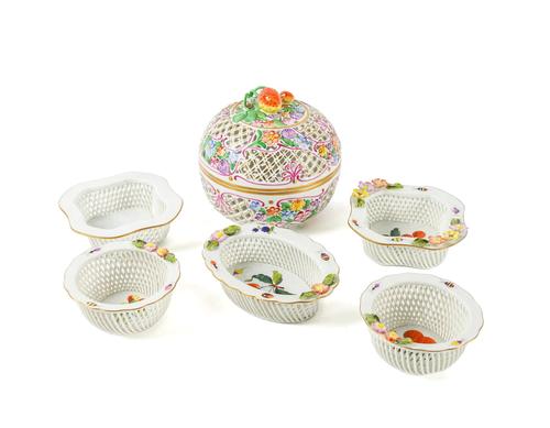 A GROUP OF HEREND PORCELAIN (7)