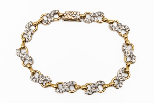 A BICOLOUR DIAMOND SET BRACELET