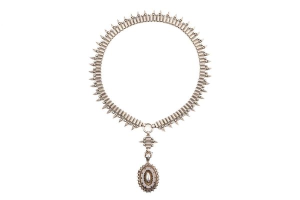 A VICTORIAN FRINGE LOCKET NECKLACE