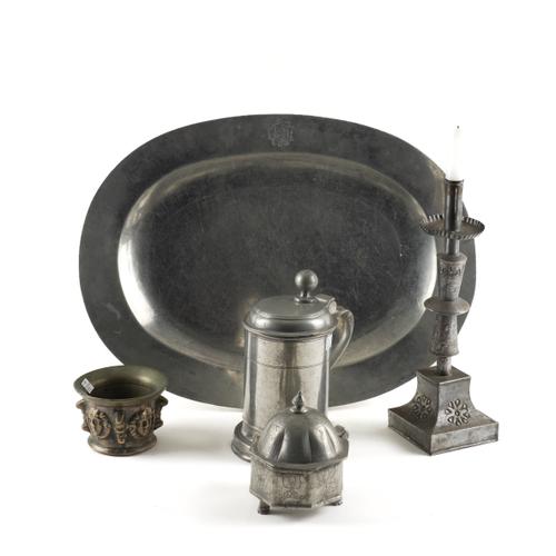 A GROUP OF PEWTER INCLUDING AN OVAL SERVING OR MEAT DISH, TANKARD AND OCTAGONAL BOX (5)