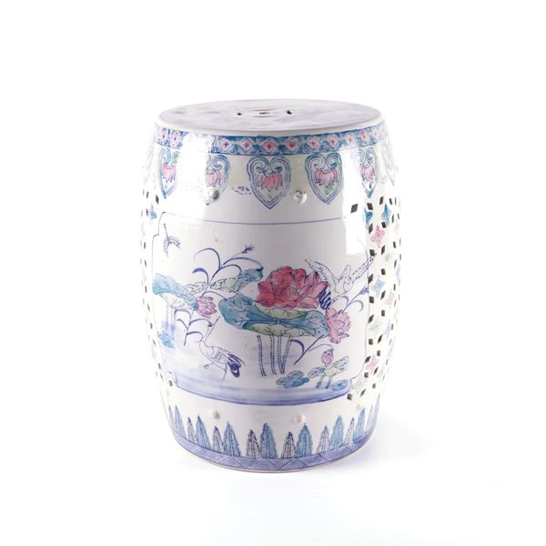 A CERAMIC CHINESE FAMILLE ROSE STYLE DECORATED GARDEN BARREL SEAT