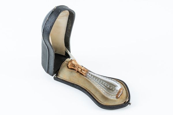 A FRENCH PERFUME BOTTLE (2)