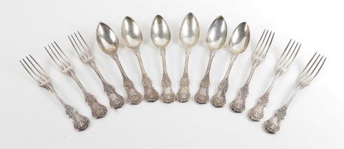 A GROUP OF FRENCH TABLE FLATWARE (12)