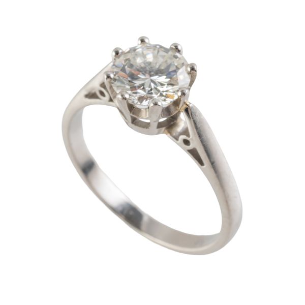 A SINGLE STONE ROUND BRILLIANT CUT DIAMOND RING (2)